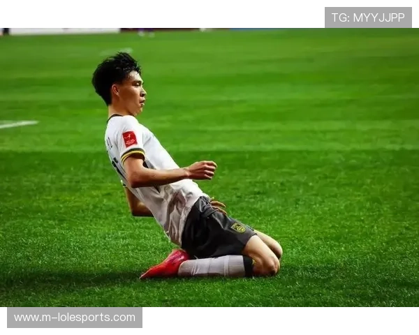 王钰栋破门滑跪庆祝引争议，浙江队赛前默哀风波